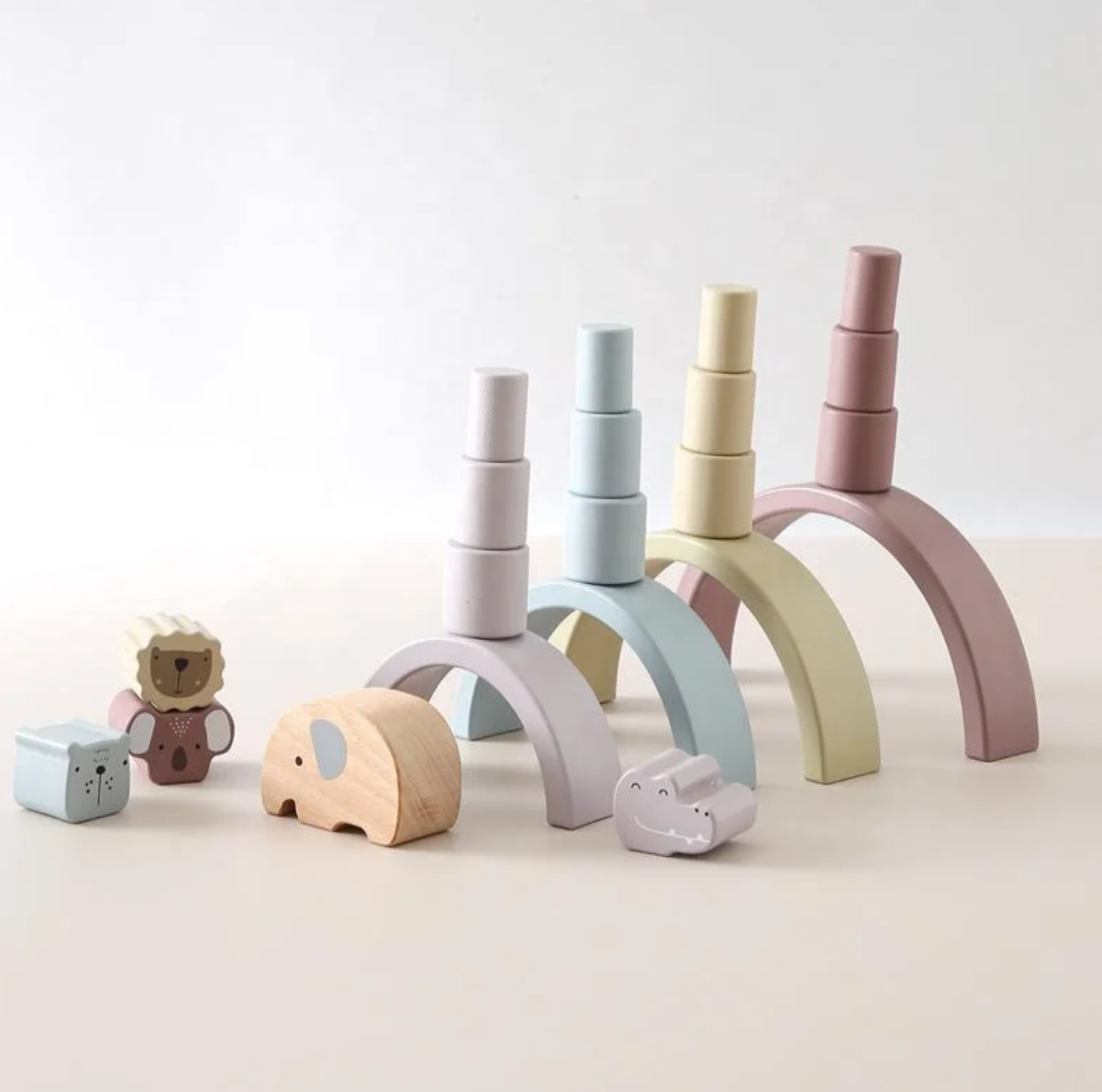 Elefantito de balance con Mini-Arcoíris Waldorf