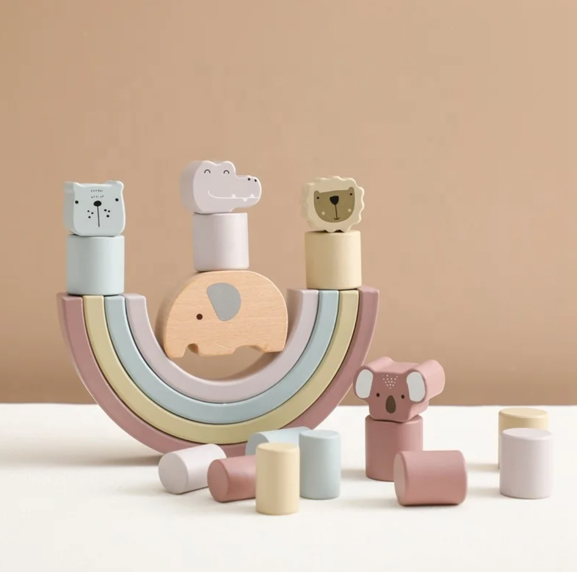 Elefantito de balance con Mini-Arcoíris Waldorf