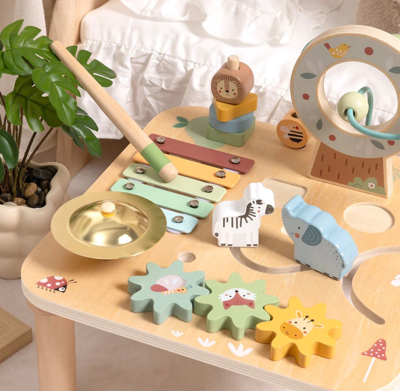 Mesa de  Madera de actividades con animales para 1 año